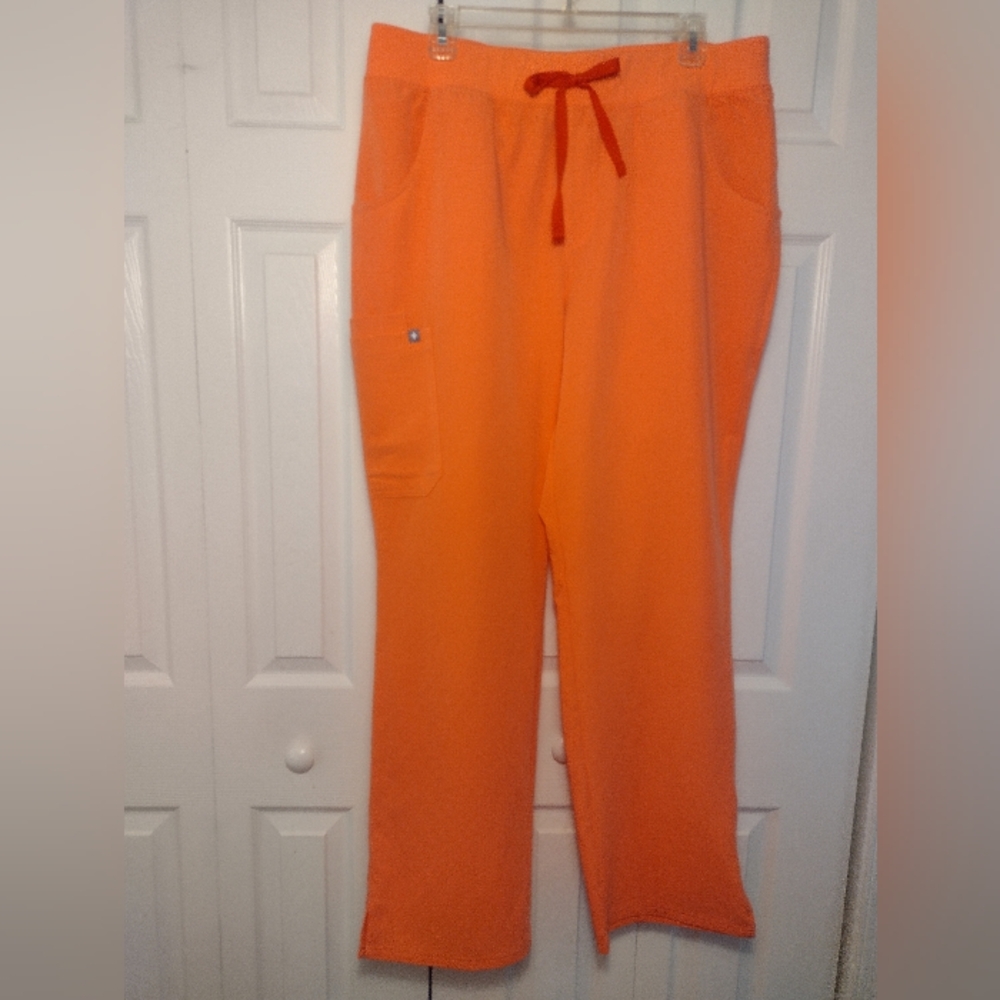 FIGS Kade Cargo Scrub Pants Sz XL Sunset Orange